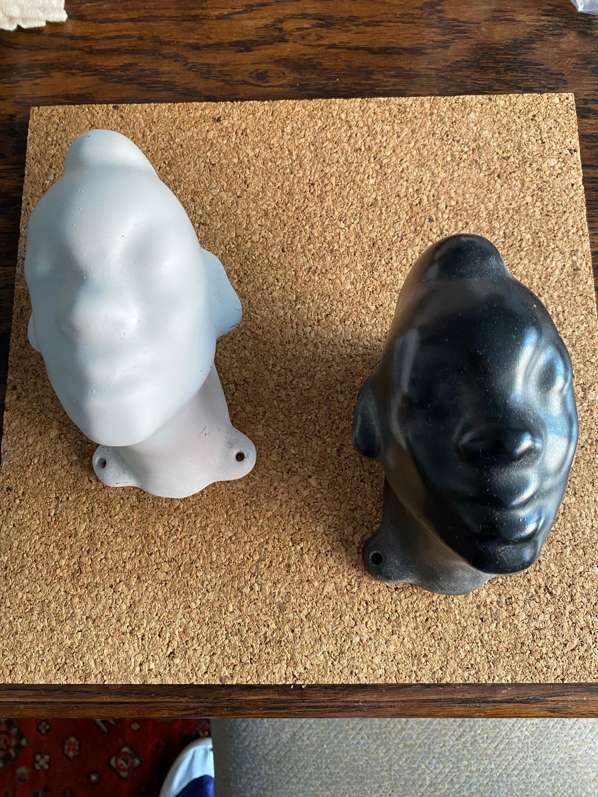 2 porcelainplaaster hoofdjes 1 wit en 1 zwart, Ophalen, Zo goed als nieuw