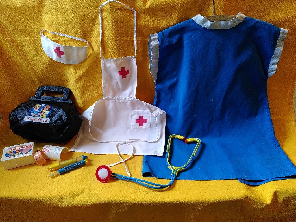 Vintage speelgoed dokterstas + kledij, Ophalen of Verzenden, Gebruikt, Overige typen