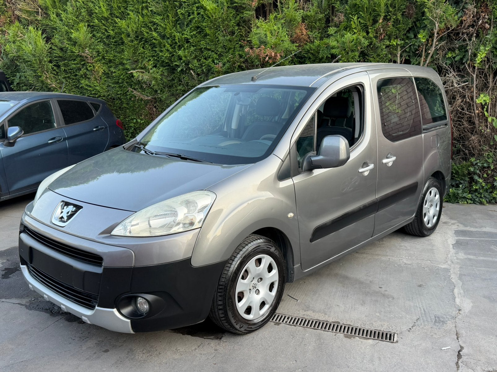 Peugeot partner 2009 286.000km 1.6 diesel proper staat 2750€, Autos, Entreprise, 4 cylindres, Partner, 1600 cm³