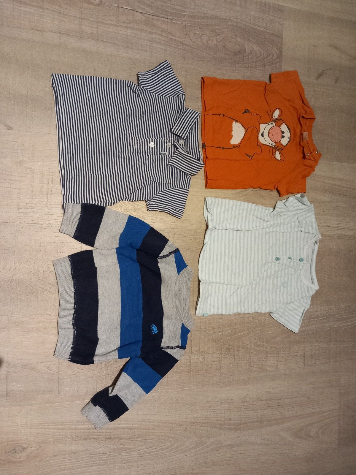 Vêtements taille 80 - paquet avec veste, pull, t-shirts et p, Enlèvement, Taille 80