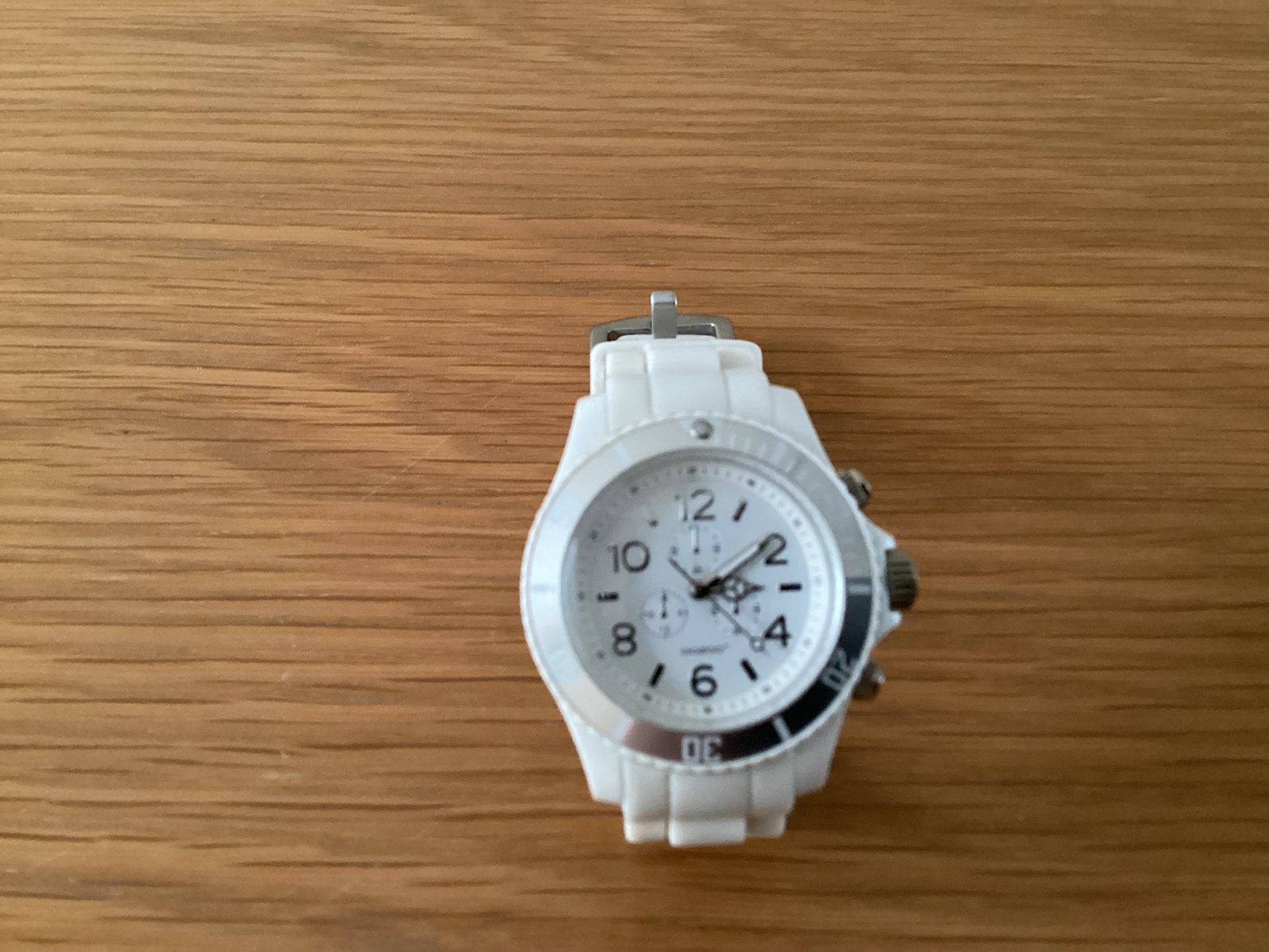 Montre OOZOO blanche avec bracelet en silicone, Enlèvement, État, Comme neuf, Blanc