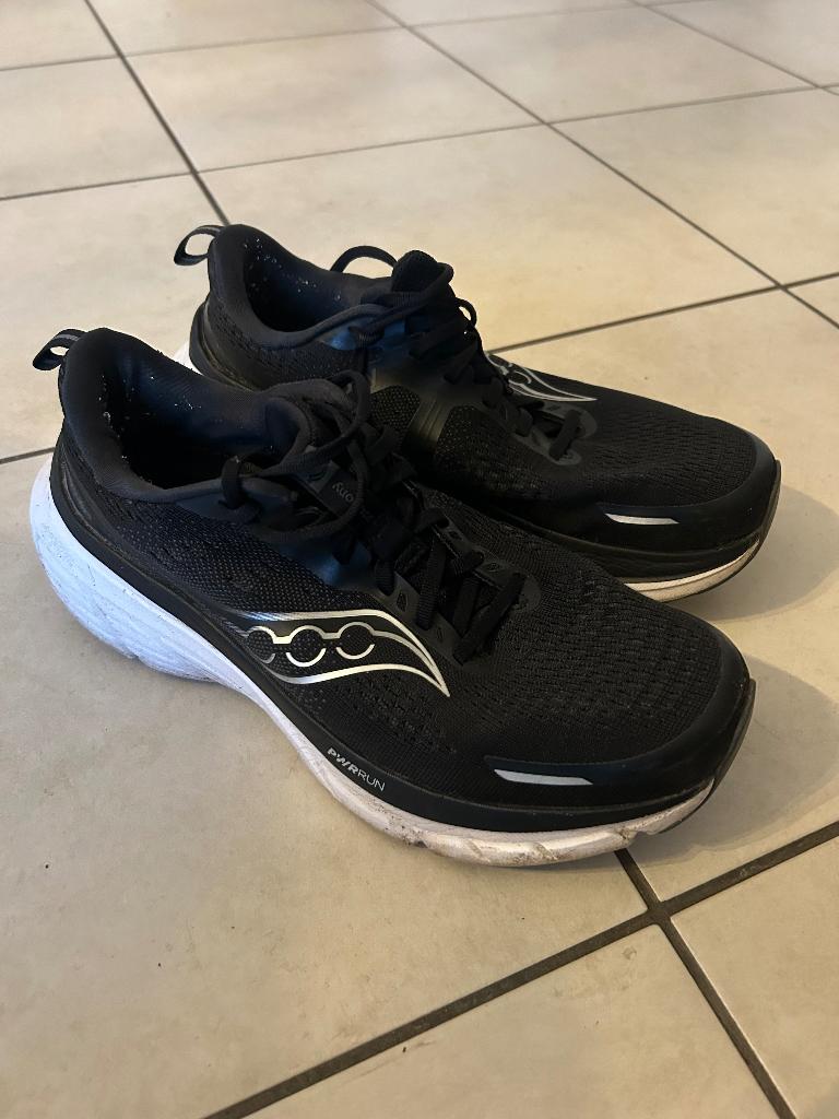Saucony new guide 18 maat 43, Sports & Fitness, Course, Jogging & Athlétisme, Course à pied, Enlèvement ou Envoi, Chaussures de course à pied