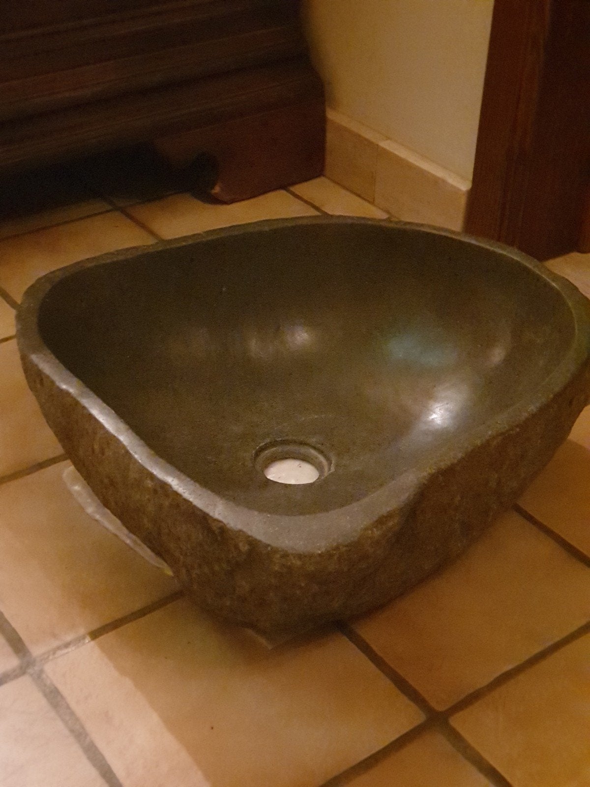 Lavabo  in revier steen met accessoires, Huis en Inrichting, Ophalen