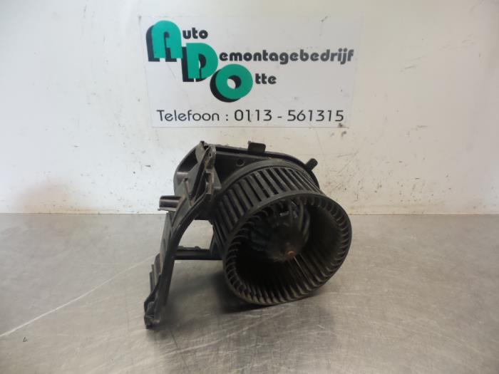 Kachel Ventilatiemotor van een Renault Clio (Clio 2 01-), Gebruikt, -, Renault, -