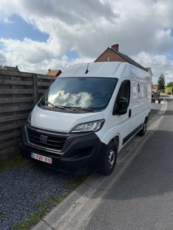 Fiat Ducato L2H2 met opties als opstaptrede, camera, sloten,, Voorwielaandrijving, Wit, 5 deurs, Particulier
