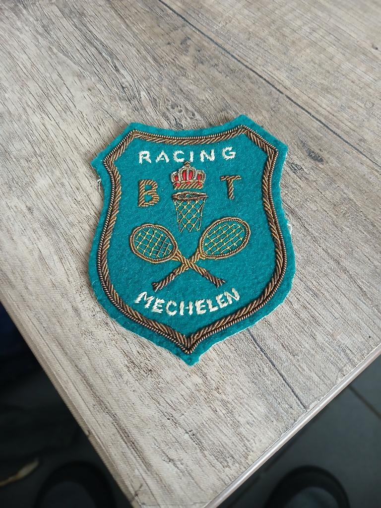 Badge/embleem racing basket en tennis, Sports & Fitness, Basket, Enlèvement, Utilisé, Autres types