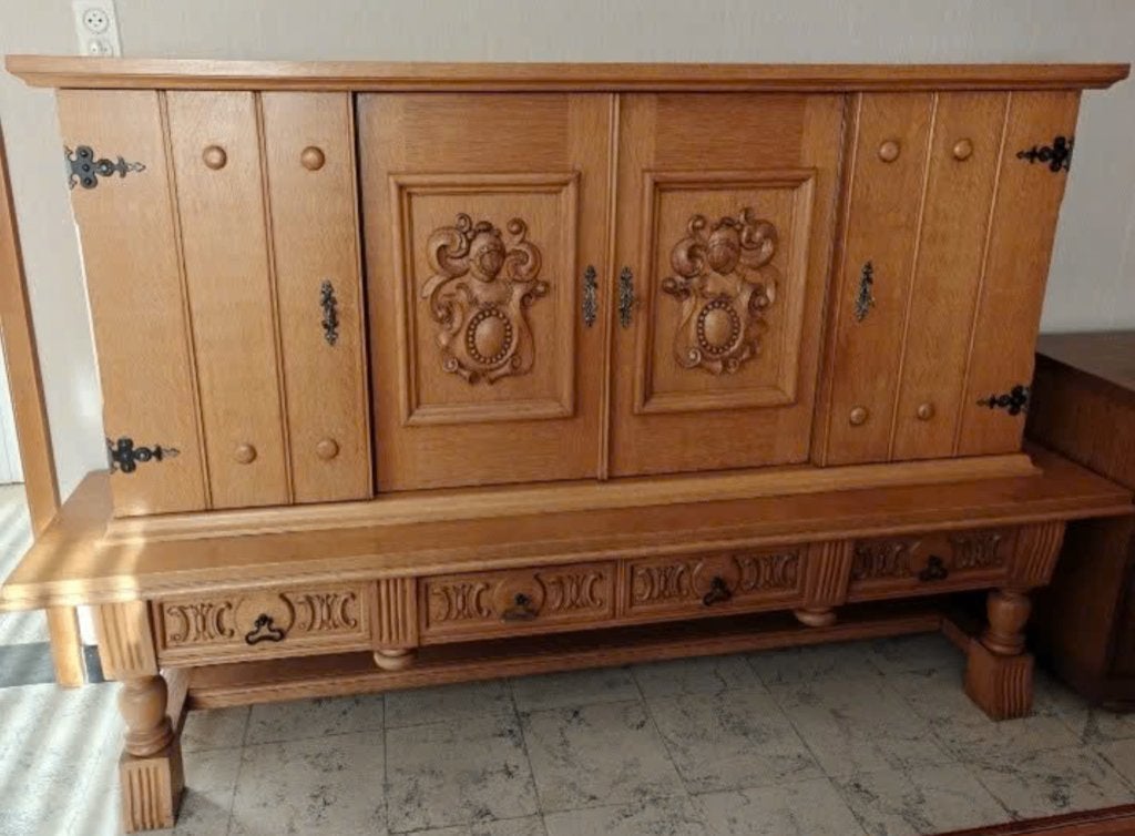 Antieke kast (dressoir), Ophalen