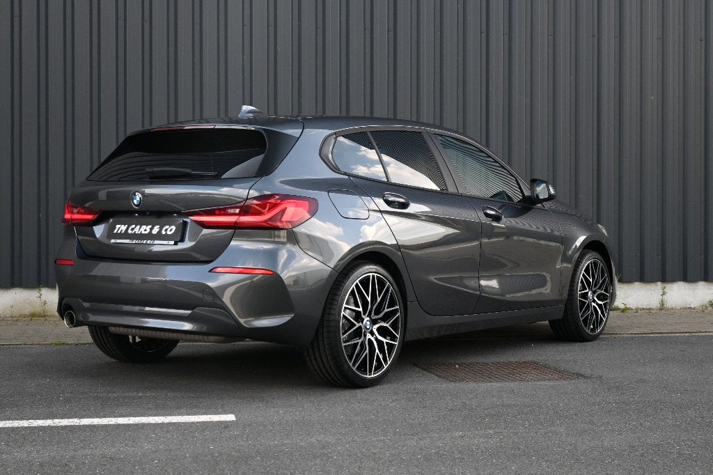 BMW 116i / Cam, LED, Cruise, Carplay, DAB, 19inch, BTW, Autos, BMW, Argent ou Gris, Achat, Euro 6, Entreprise
