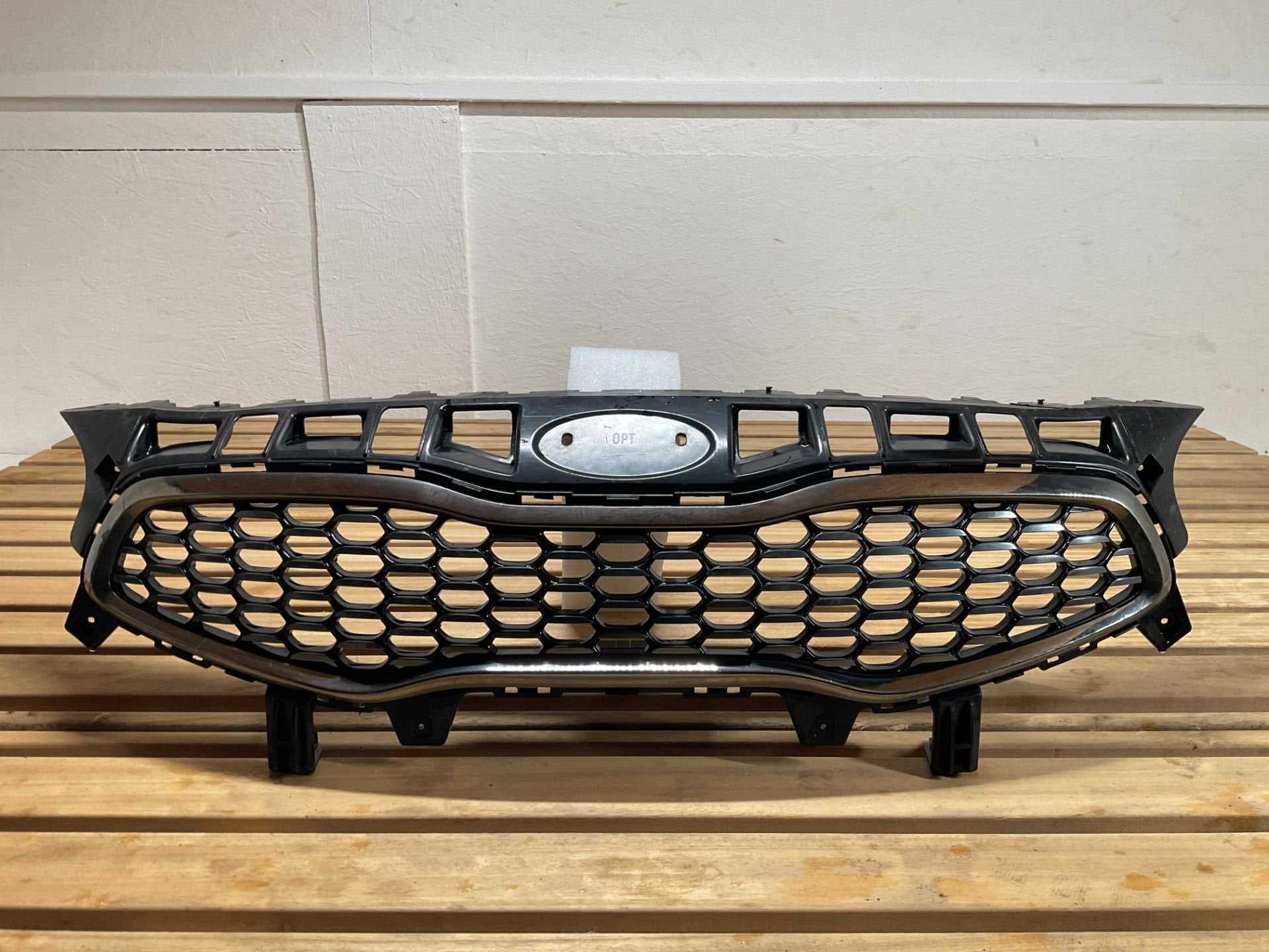 Grille de pare-chocs Kia Cee'd JD 2015 86351-A2AA0 Grille KI, Kia, Heolleung-ro 12
06797  Seoul, Utilisé, Info@kia.com