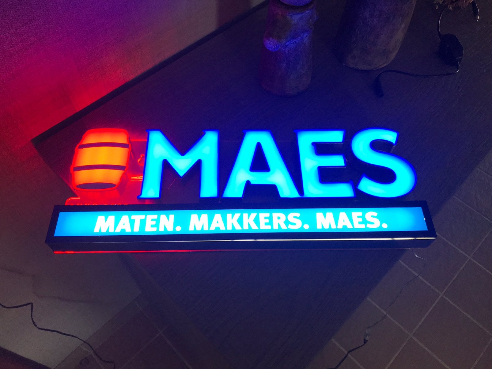 Maes bier led lichtreclame, Ophalen of Verzenden, Zo goed als nieuw, Lichtbak of (neon) lamp
