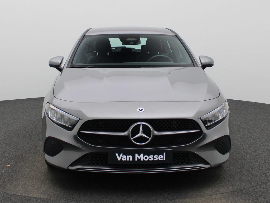 Mercedes-Benz A-Klasse A 180 Business Line (automatique), 100 kW, Achat, Entreprise, Entretenue par le concessionnaire