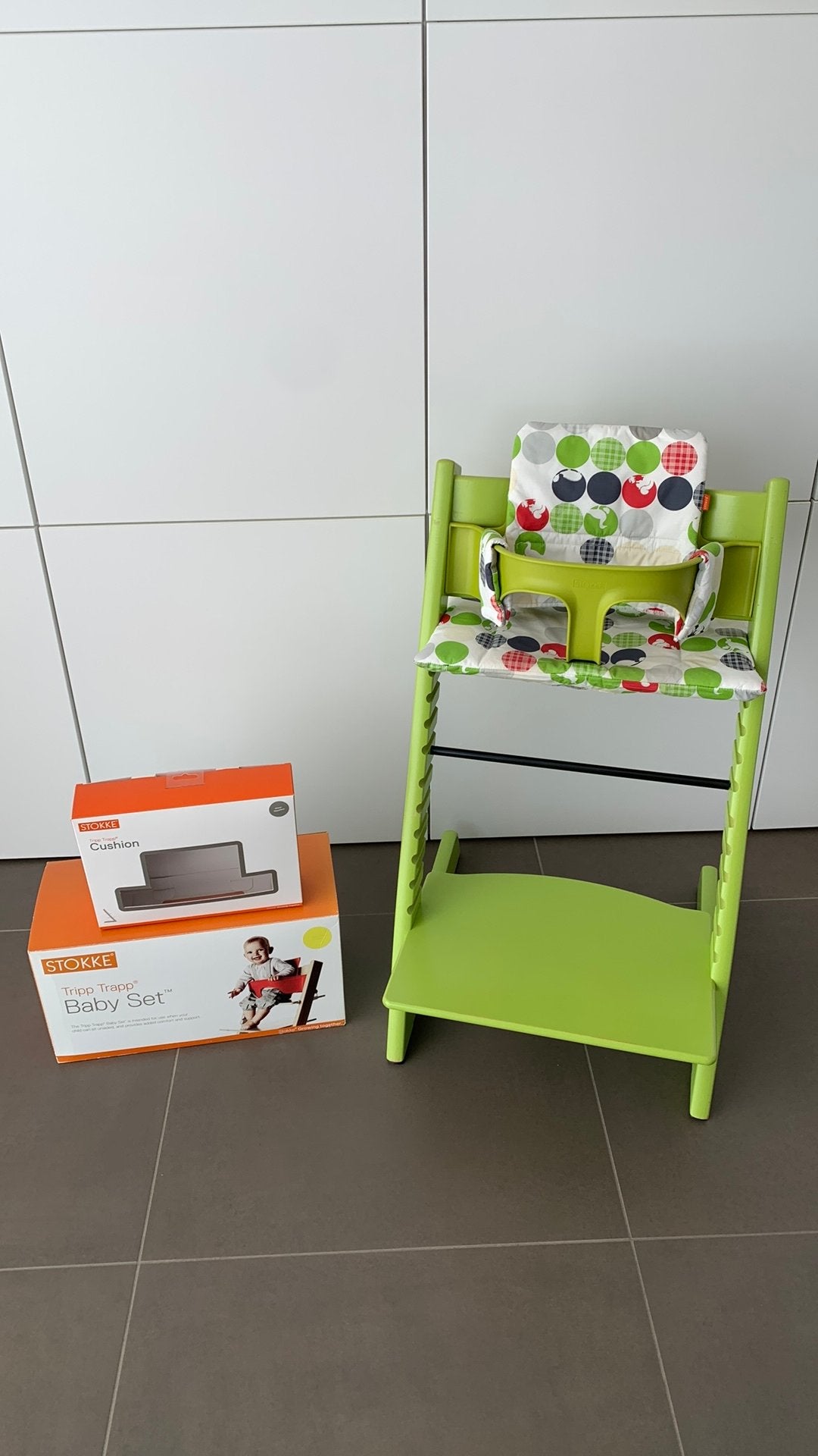 Kinderstoel Tripp trapp Stokke, inclusief babyset & kussen, Enlèvement, Utilisé, Chaise évolutive, Ceinture(s)