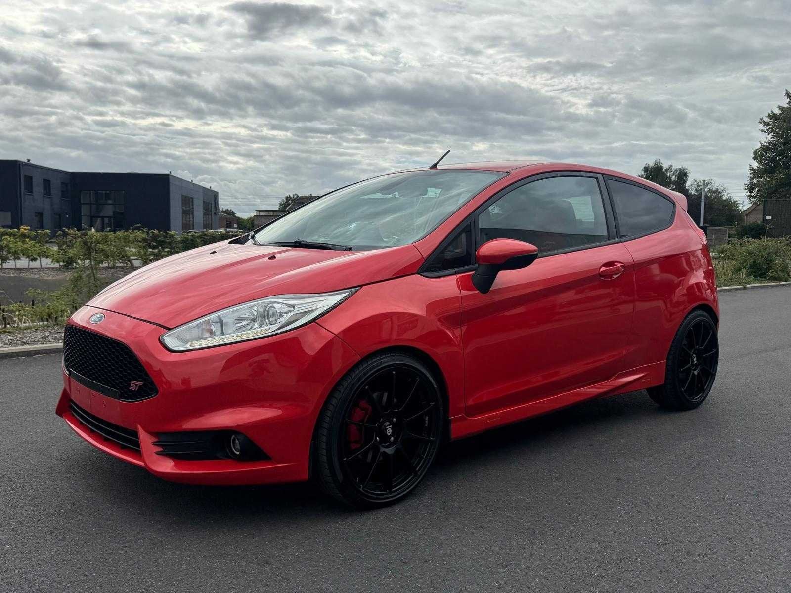 2013 - Ford - Fiesta - ST - Voiture, Achat, Entreprise, Boîte manuelle, Autre carrosserie