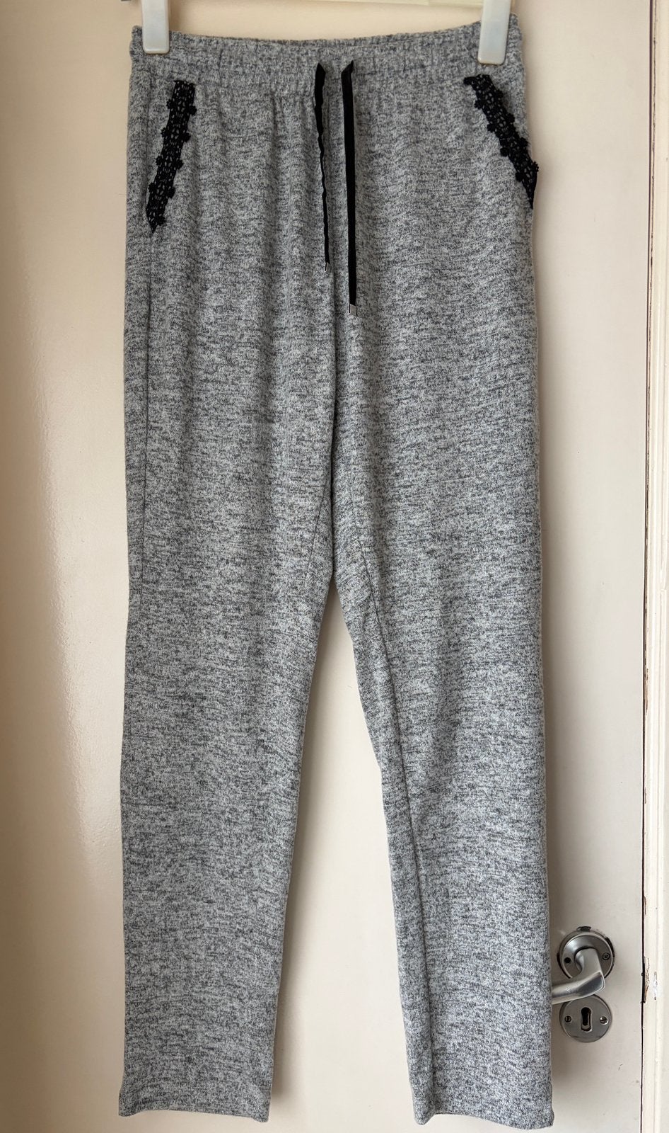 Pantalon   dentelle, C&A : EUR 36 / FR-BE-LU-ES 38 / IT 40 , Enlèvement ou Envoi, Comme neuf, Gris