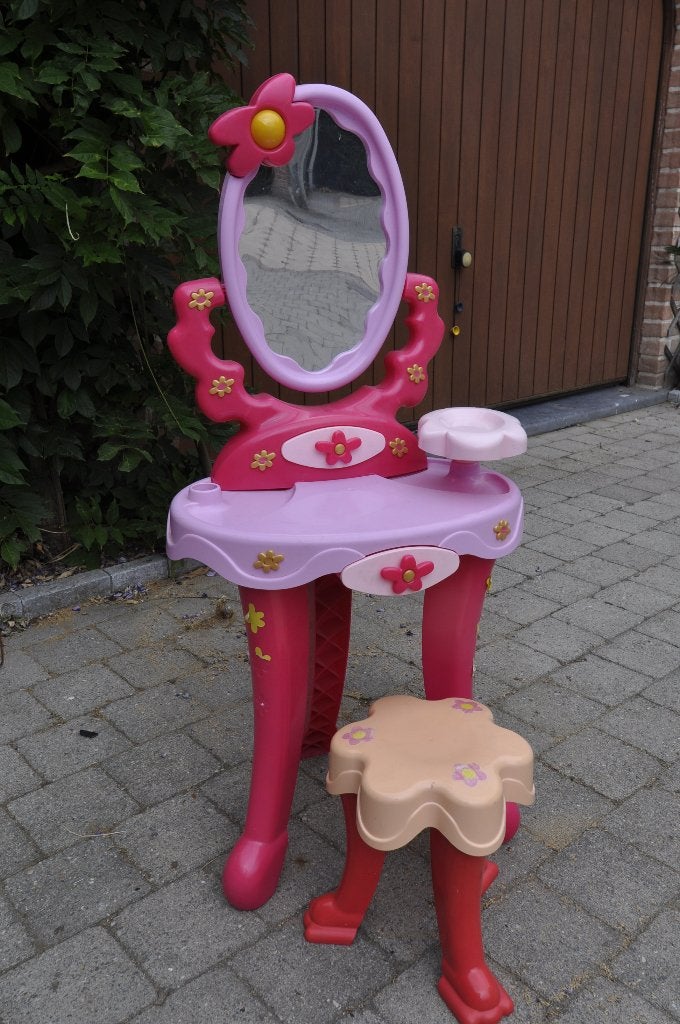 Coiffeuse Barbie rose avec tabouret, Enlèvement, Barbie