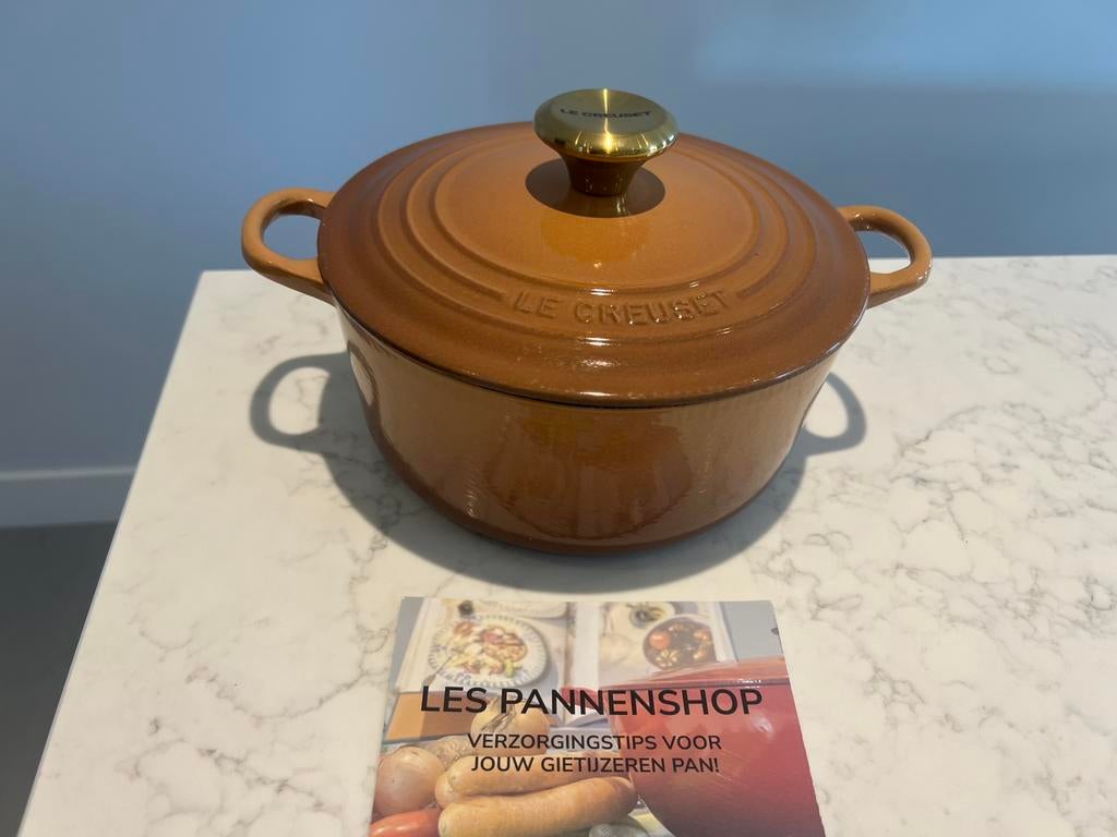 Poêle Le Creuset 26 cm Noisette en fonte, Enlèvement ou Envoi, Utilisé, Poêle à frire ou Sauteuse, Plaque céramique