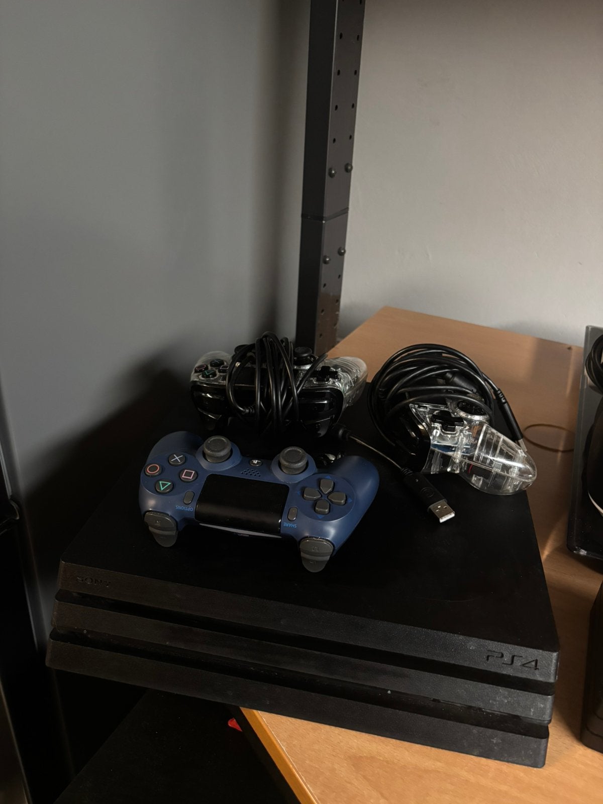 Ps4 pro 1tb + 3 controllers in topstaat, Games en Spelcomputers, Spelcomputers | Sony PlayStation 4, Ophalen, Zo goed als nieuw