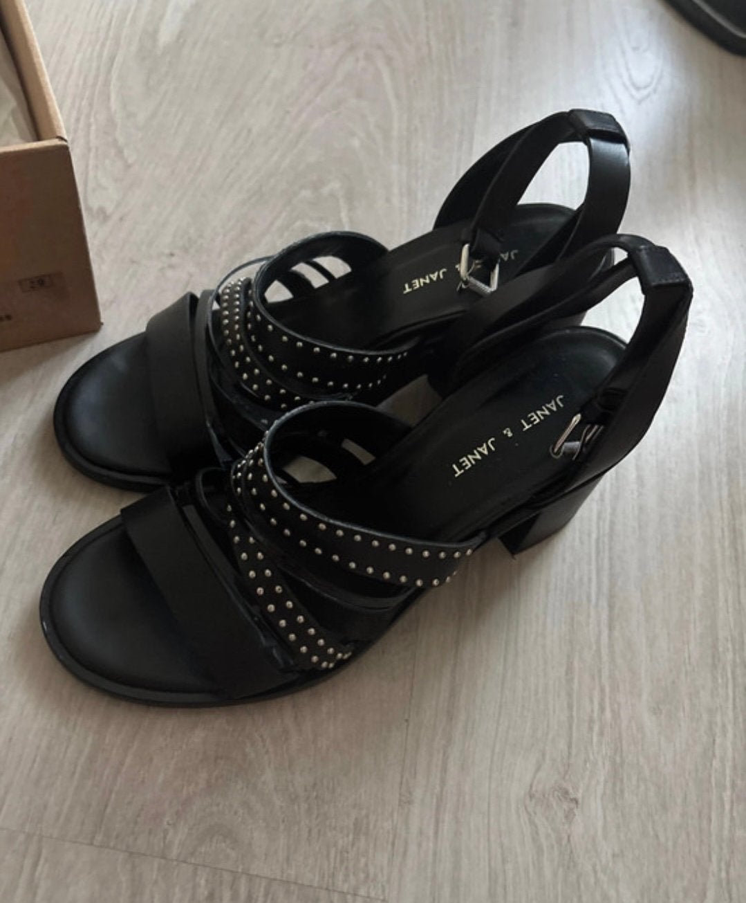 Zwarte lederen sandalen met blokhak - janet&janet - maat 39, Ophalen, Zo goed als nieuw