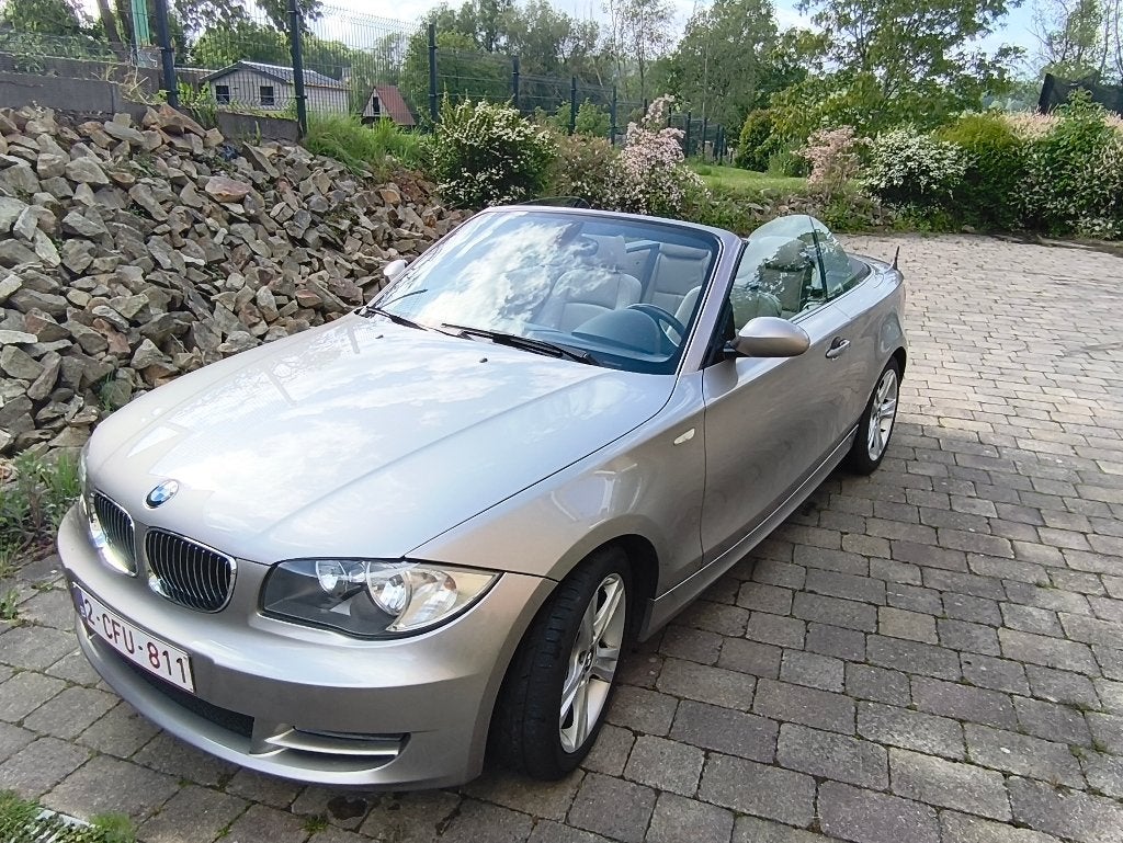 BMW 120I cabriolet, Autos, BMW, Particulier, Série 1, ABS, Ordinateur de bord, Jantes en alliage léger, Peinture métallisée, Phares antibrouillard