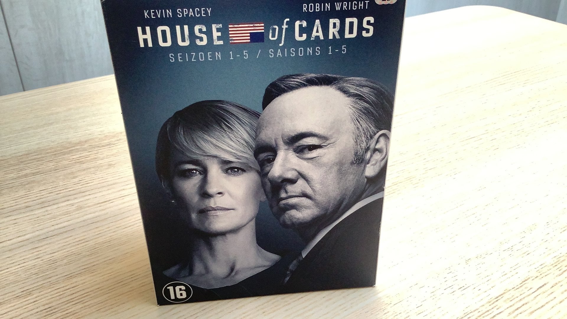 House of cards, Enlèvement ou Envoi, Comme neuf