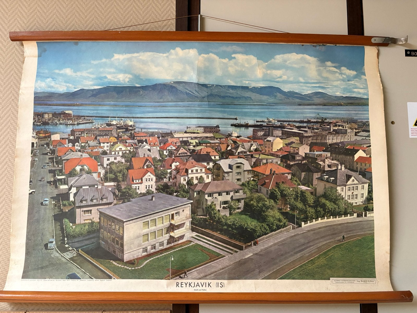 Fotografische schoolwandplaat Reykjavik, Antiek en Kunst, Antiek | Schoolplaten, Ophalen