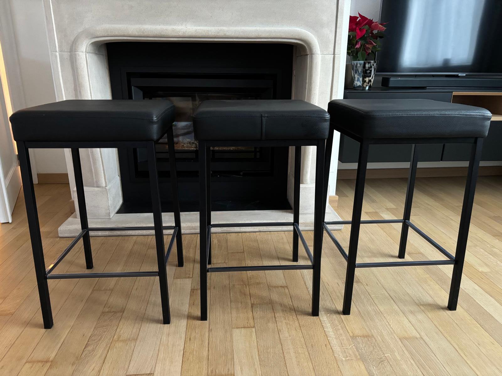 Lot de 3 tabourets de bar cuir noir / pied métal, Maison & Meubles, Comme neuf, Enlèvement, Cuir, 3 tabourets