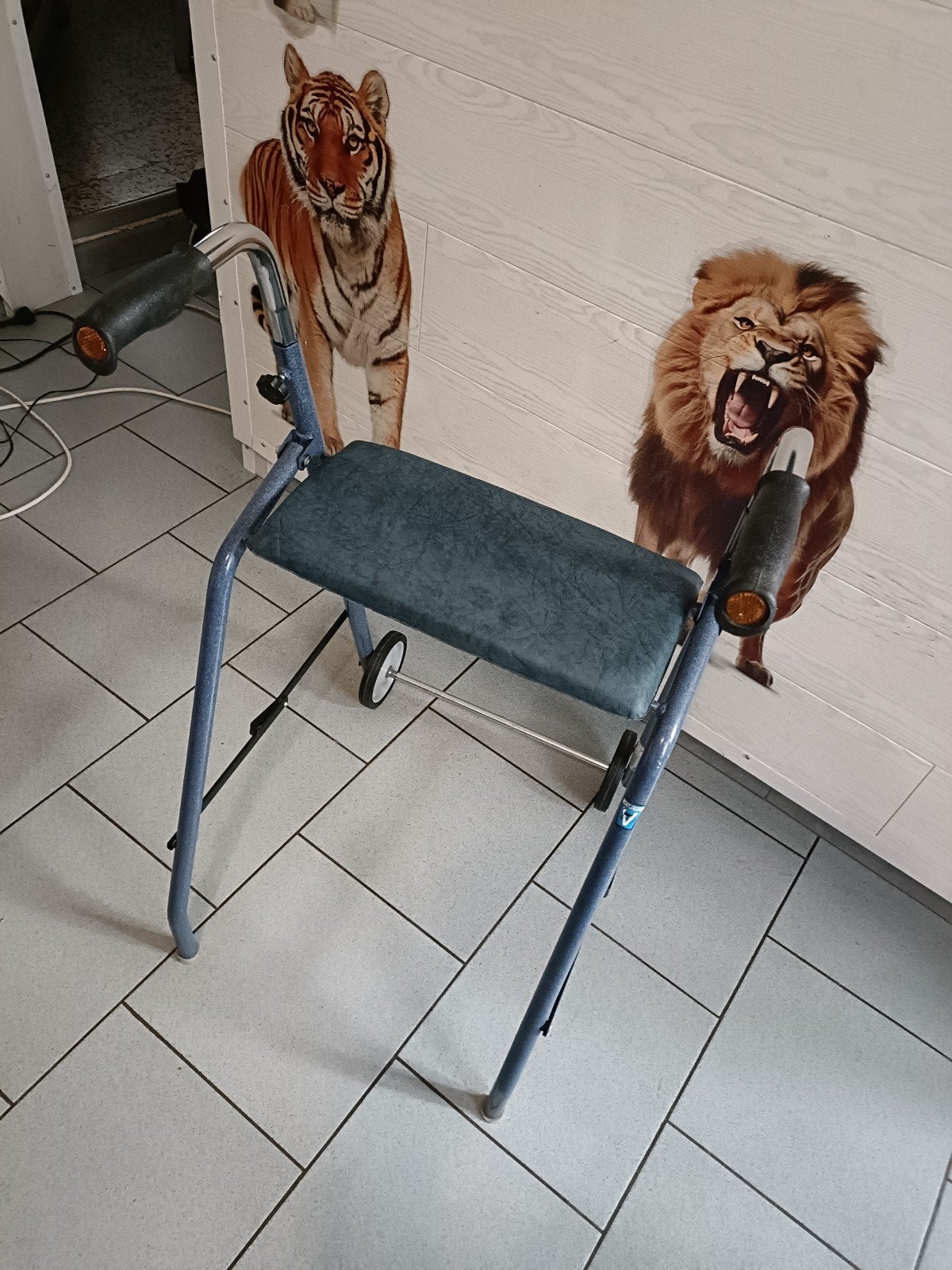 Tribune déambulateur pliable 2 pieds 2 roues et assise, Ophalen, Opvouwbaar