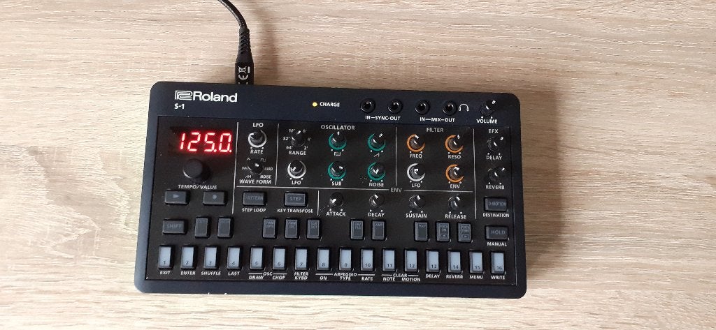 Roland S1 tweak synth 160 euro, Muziek en Instrumenten, Keyboards, Verzenden, Roland, Midi-aansluiting, Overige aantallen