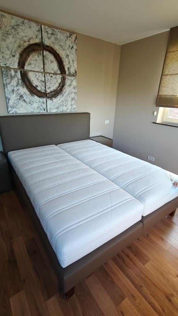 Revor bed in nieuwstaat, Huis en Inrichting, Slaapkamer | Complete slaapkamers, Zo goed als nieuw, Twijfelaar, Ophalen