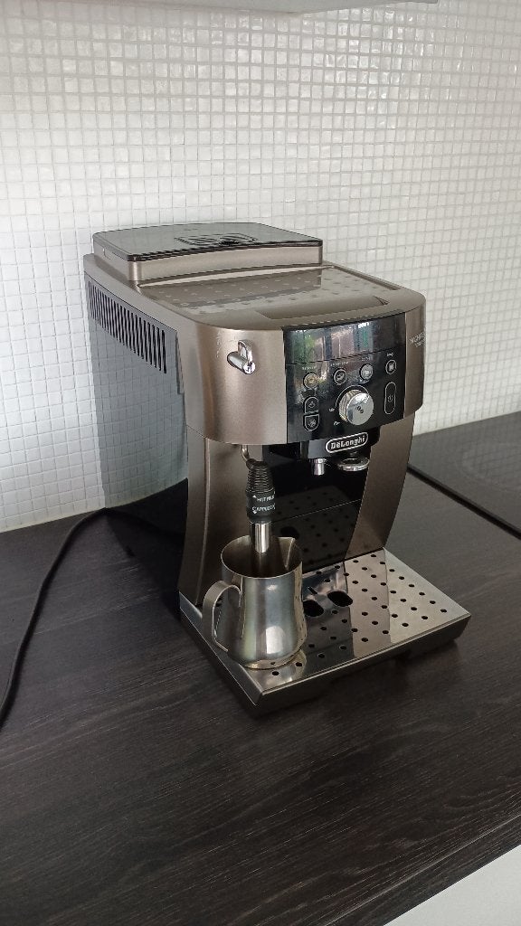 Delonghi Magnifica S Smart, Electroménager, Cafetières, Comme neuf, Café moulu, Café en grains, Cafetière, 10 tasses ou plus, Réservoir d'eau amovible
