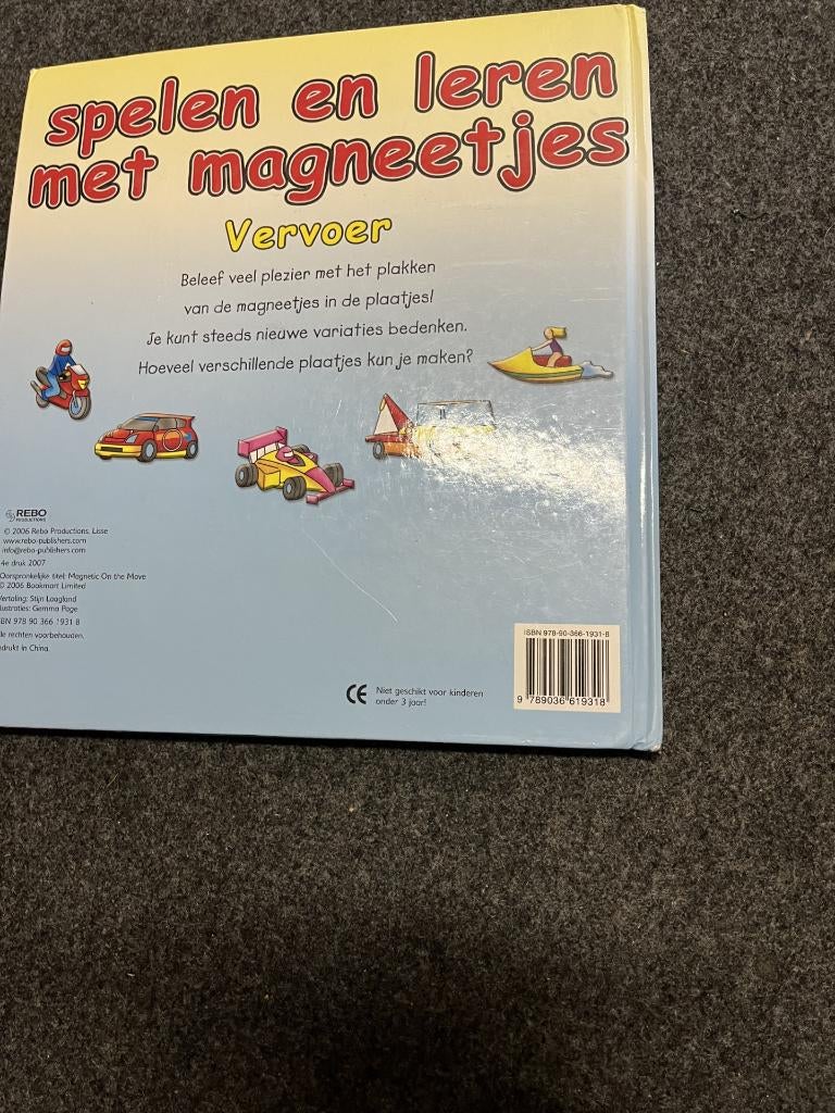kinderboek spelen en leren met magneten, Boeken, Ophalen, Zo goed als nieuw