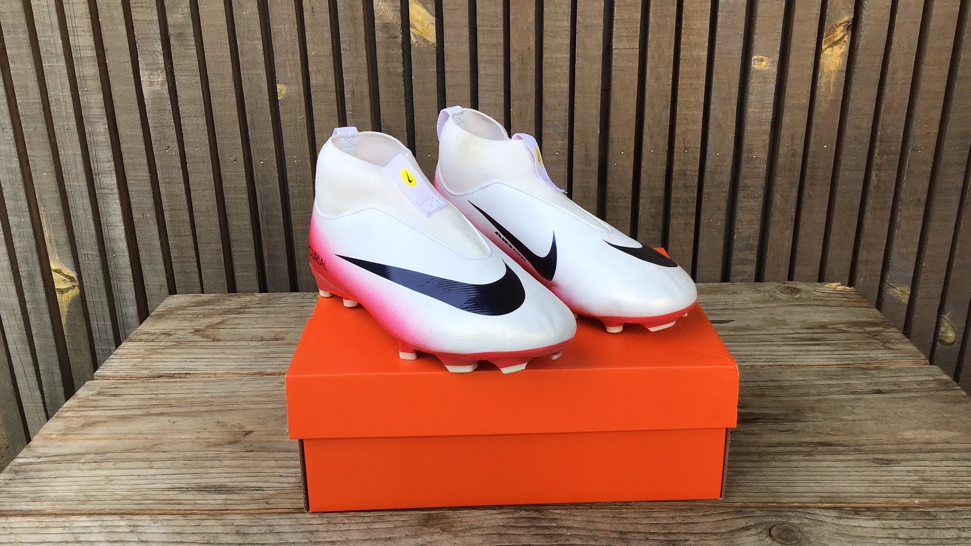Nike voetbalschoenen maat 37.5 - NIEUW, Sport en Fitness, Voetbal, Ophalen, Nieuw, Schoenen