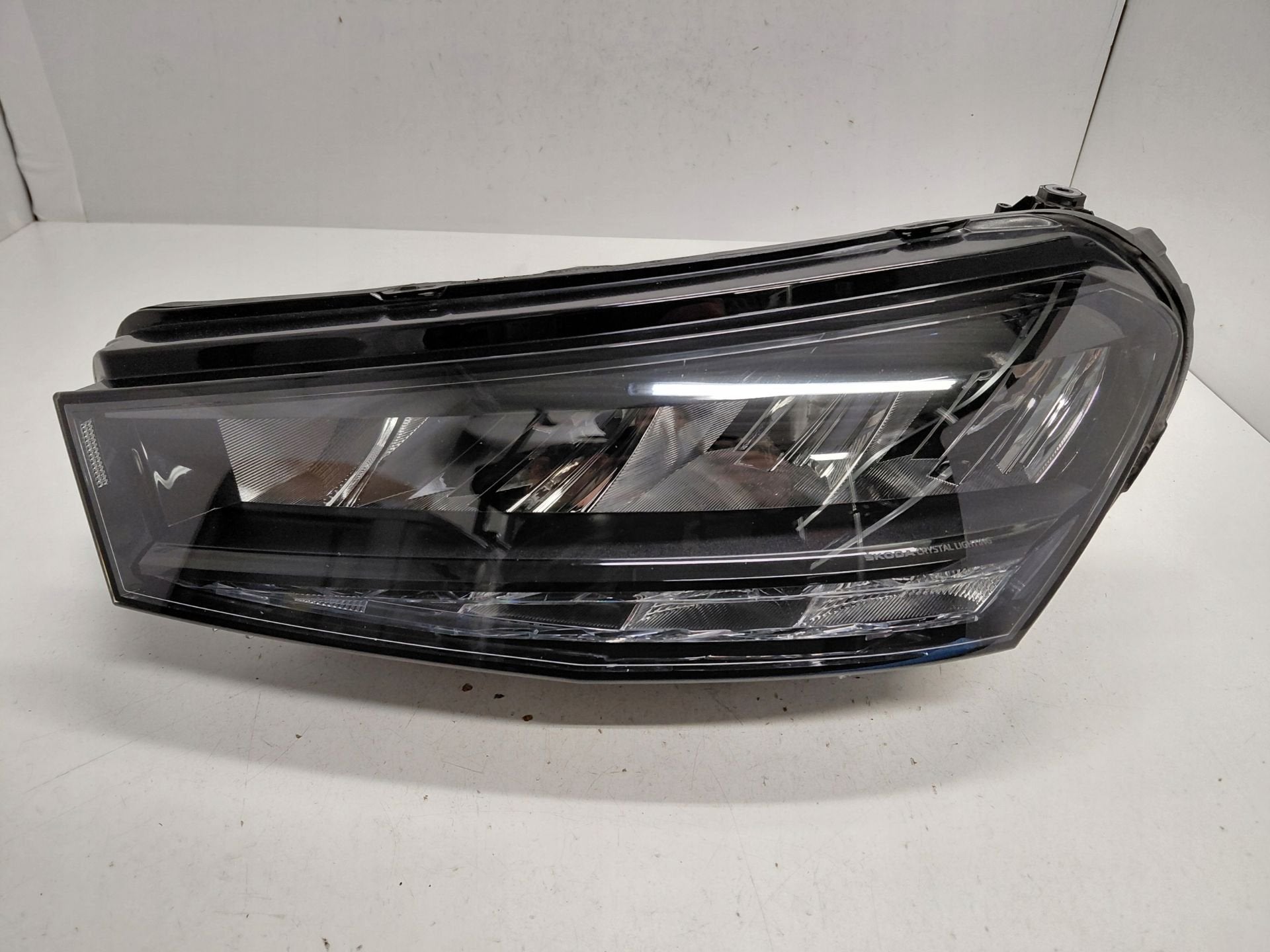 Phare gauche Skoda Fabia IV 6VB.941.015, Infoline@skoda-auto.cz, Tr. Vaclava Klementa 869
293 01  Mlada Boleslav, CZ, Utilisé