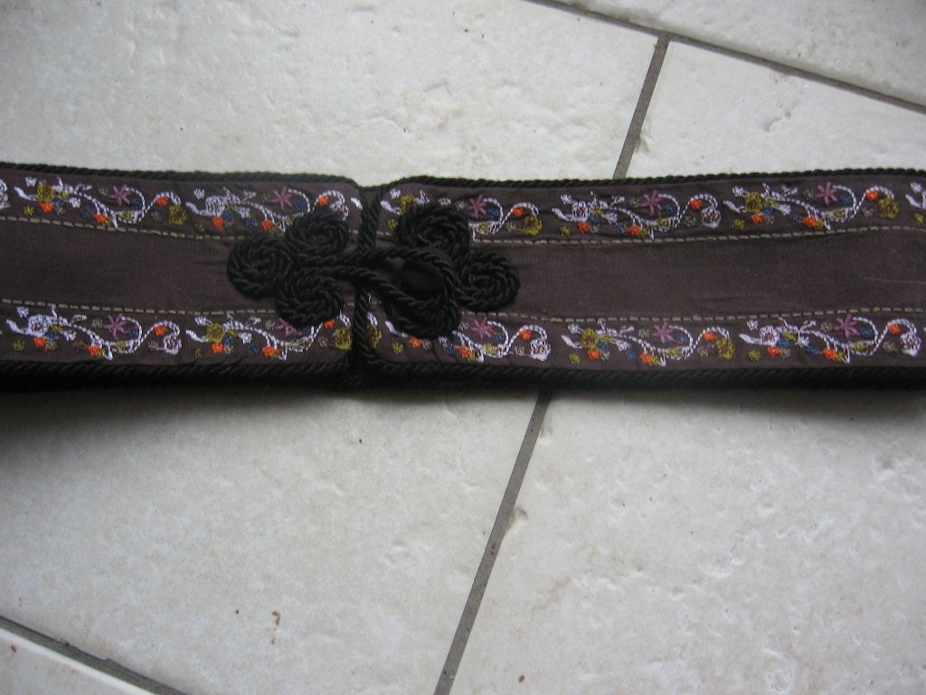 Prachtige vintage riem in kozakkenstijl., Kleding | Dames, Riemen en Ceinturen, 80 tot 90 cm, Nieuw, Heupriem, Ophalen of Verzenden