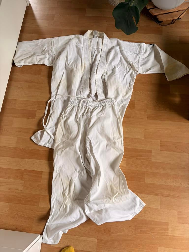 Karate outfit, Sport en Fitness, Vechtsporten en Zelfverdediging, Ophalen, Gebruikt, Karate