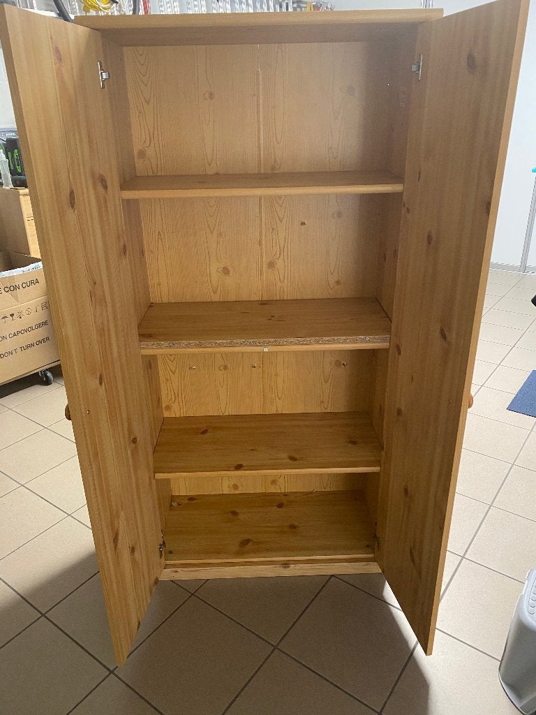 Grenen kast, Ophalen, Met plank(en), Gebruikt, 100 tot 150 cm