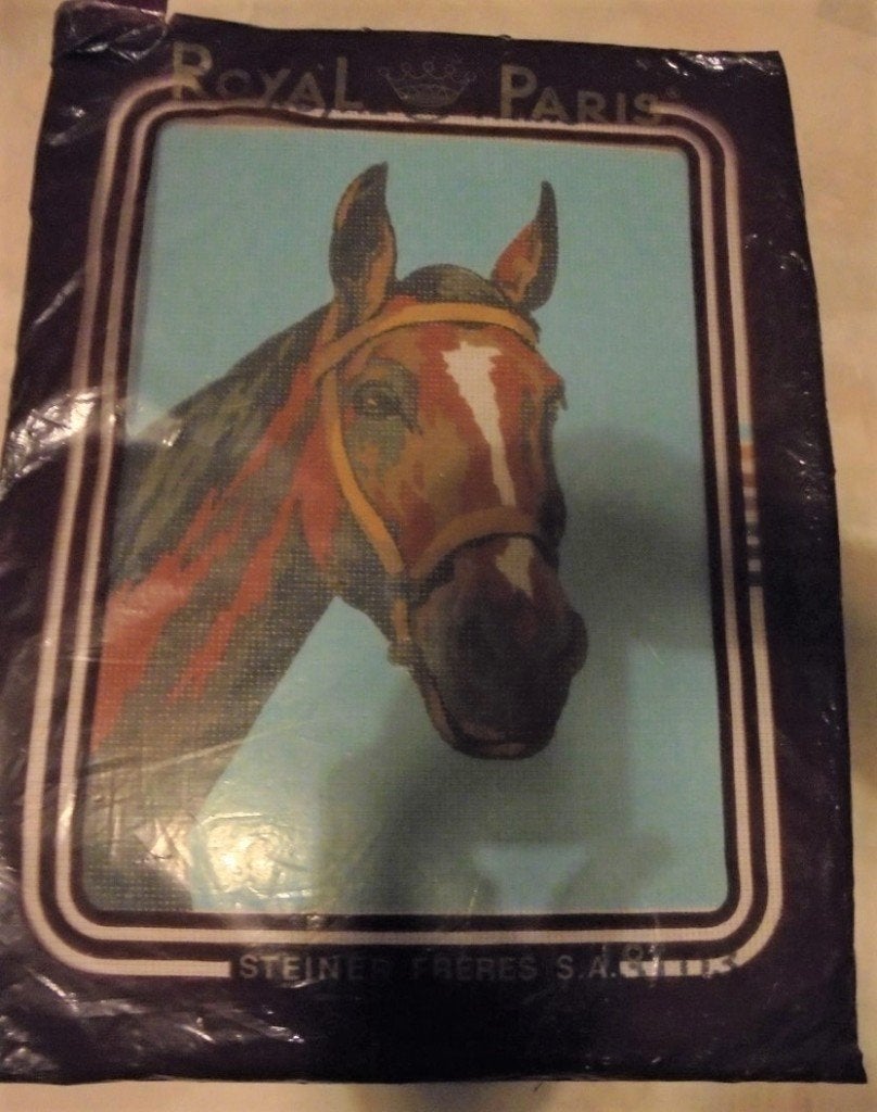 mooi splinternieuw handwerk "paard" met bijhorende garen, Hobby & Loisirs créatifs, Enlèvement ou Envoi, Neuf