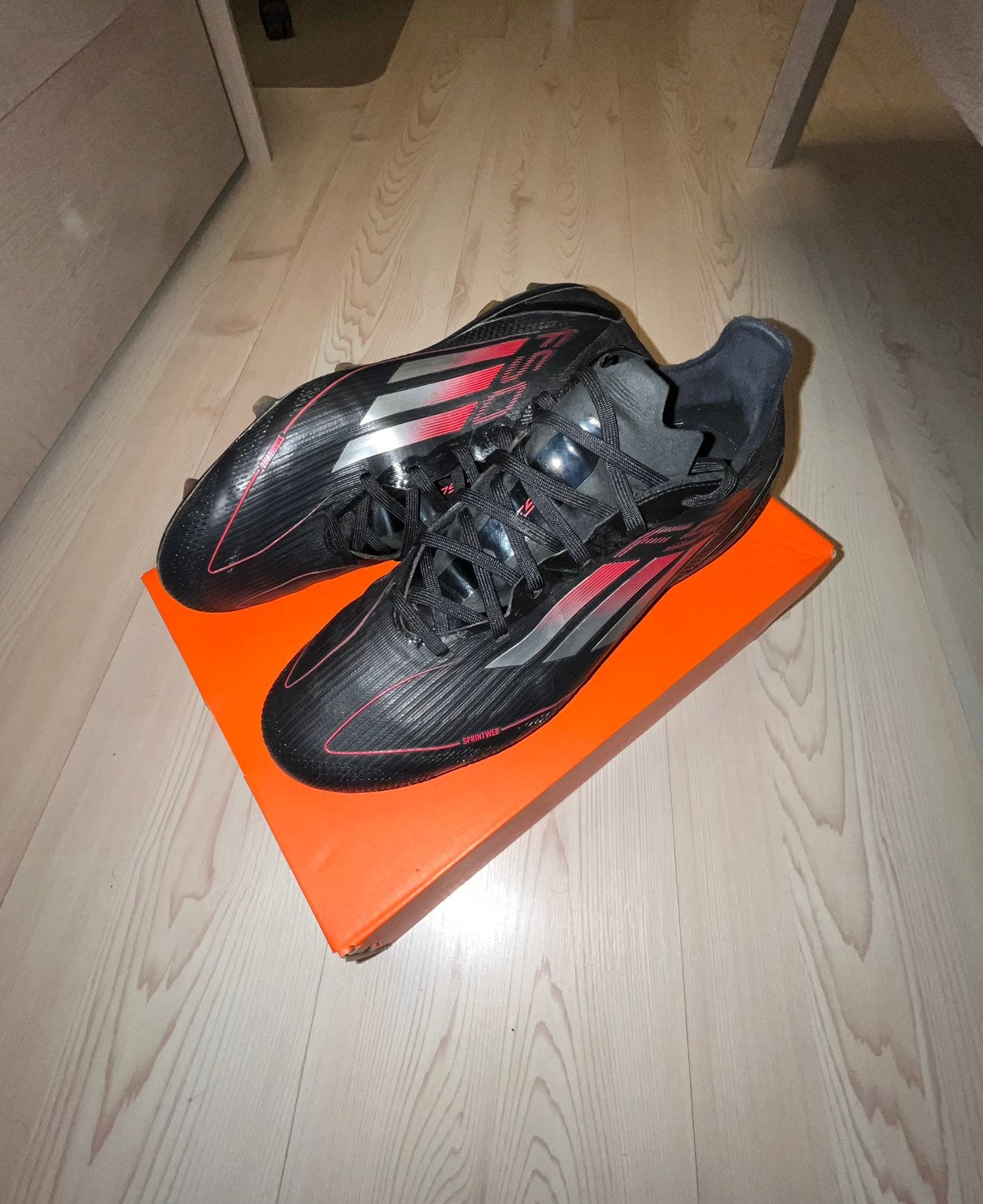 Crampons Adidas F50 FG Pro R/B, Enlèvement ou Envoi, Comme neuf, Chaussures