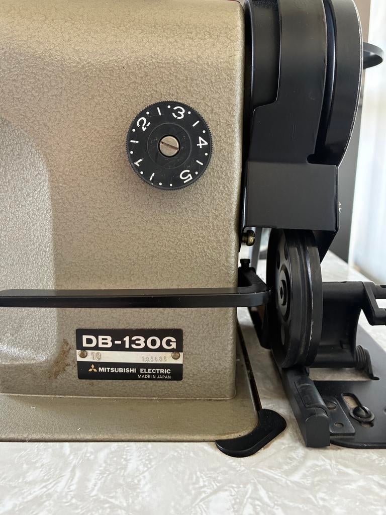 Industriële naaimachine/snelstikker op tafel MITSUBISHI, Ophalen, Gebruikt, Naaimachine, Overige merken