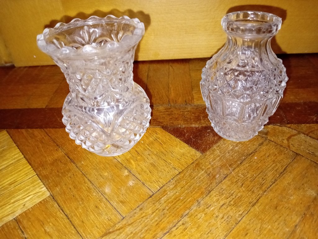 Petit vase ciselé 1960, Enlèvement