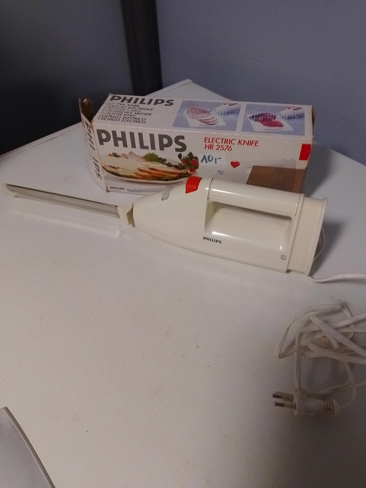 NOUVEAU COUTEAU ÉLECTRIQUE PHILIPS toujours dans son emballa, Enlèvement, Neuf