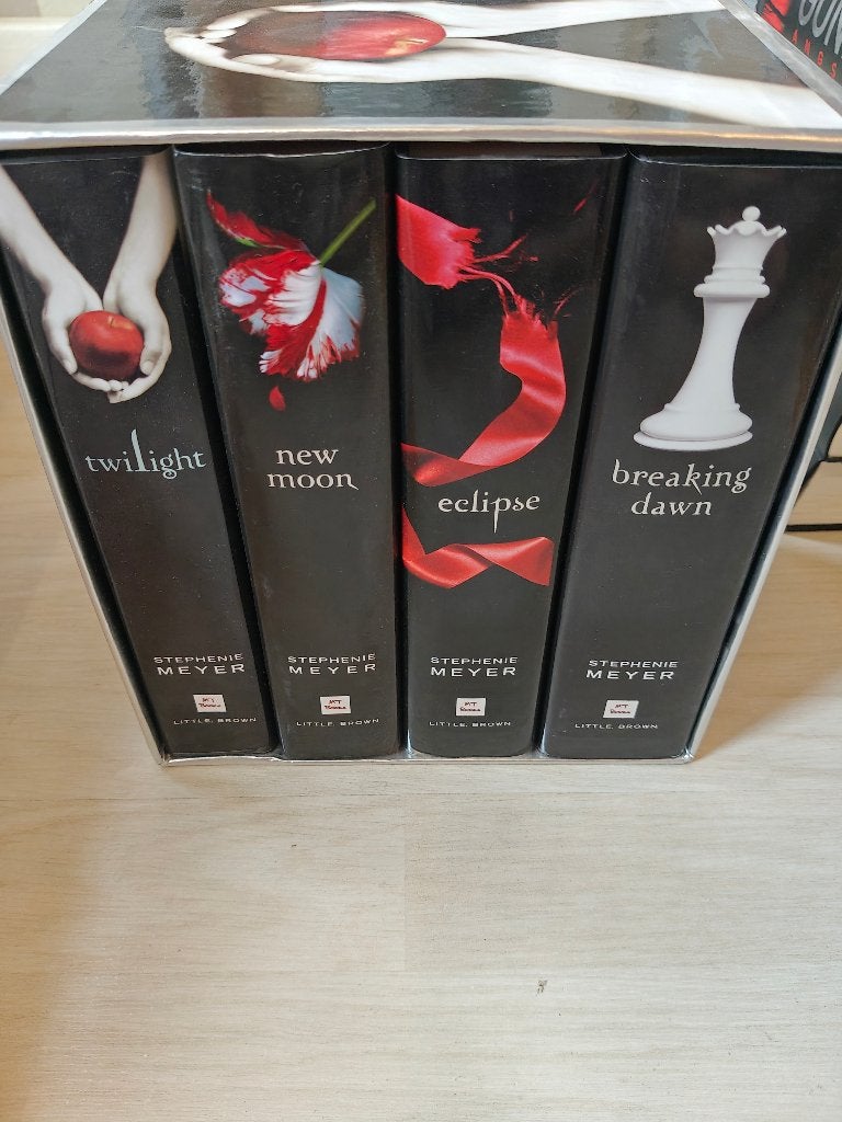 Twilight saga box First Edition 2008 Stephenie Meyer, Boeken, Fantasy, Ophalen of Verzenden, Zo goed als nieuw, Stephenie Meyer