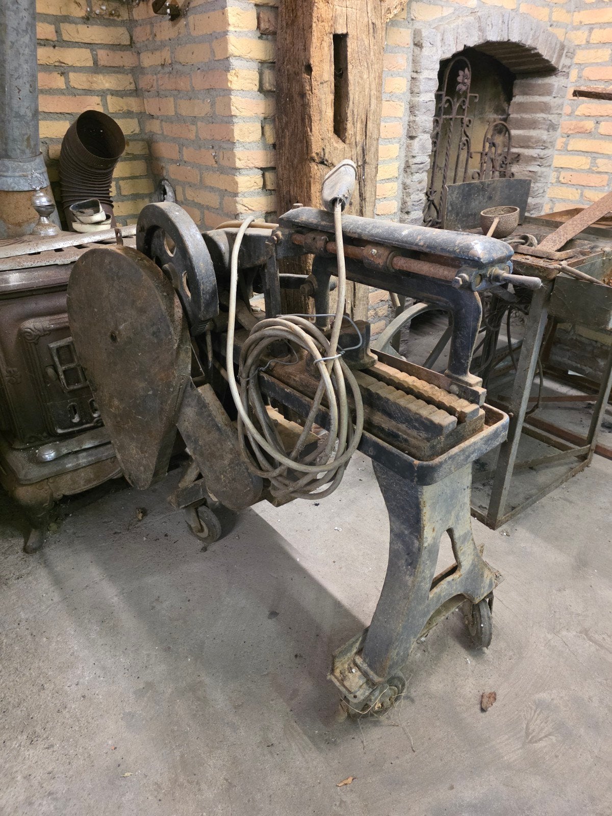 Veel zware smederij machines en onderdelen, zie foto's, Ophalen