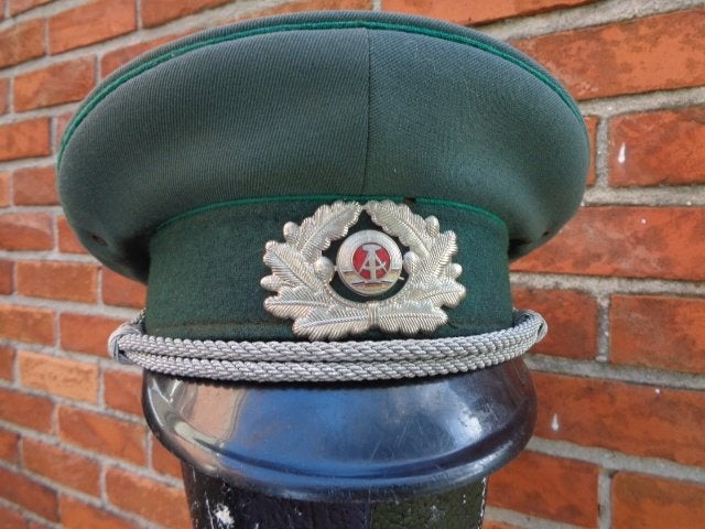 DDR / NVA kepie officier van de Volkspolizei , maat 55, Enlèvement ou Envoi, Autres, Casque ou Béret