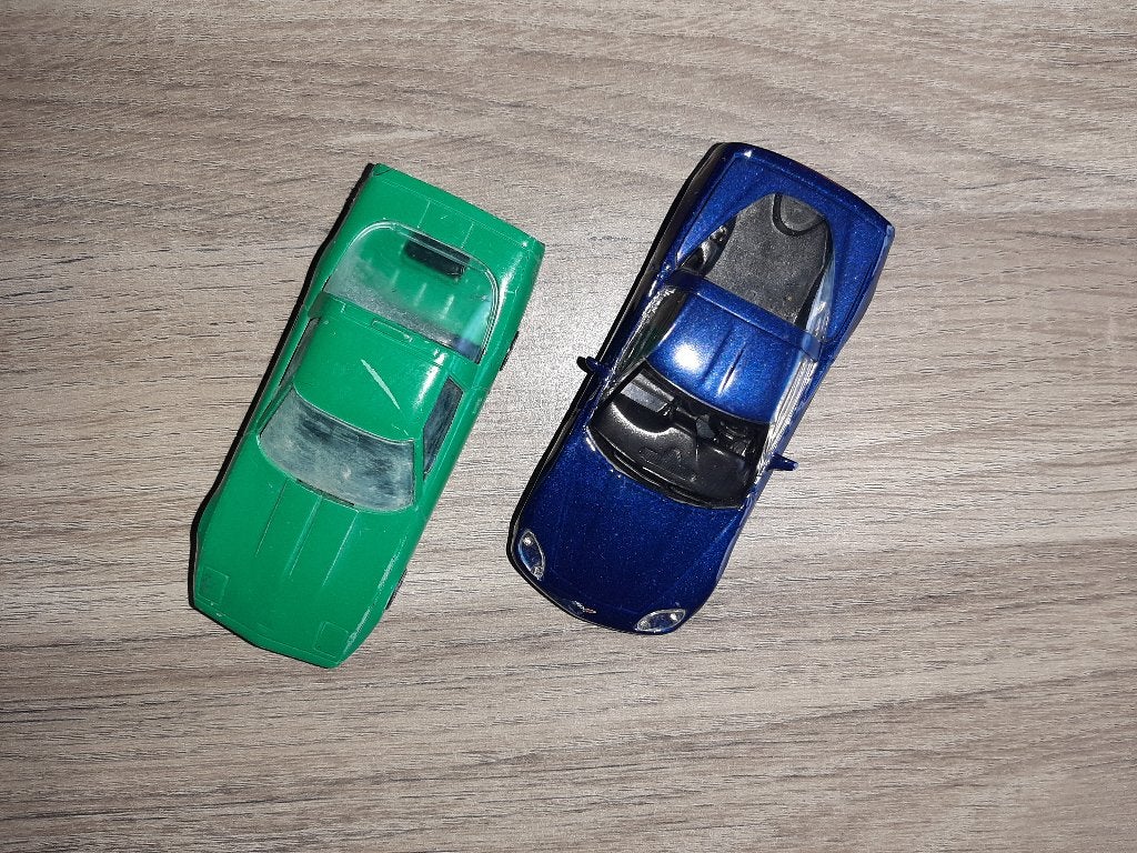 2x Burago 1/43 Chevrolet Corvette, Hobby & Loisirs créatifs, Voitures miniatures | Échelles Autre, Utilisé, Voiture, Enlèvement ou Envoi
