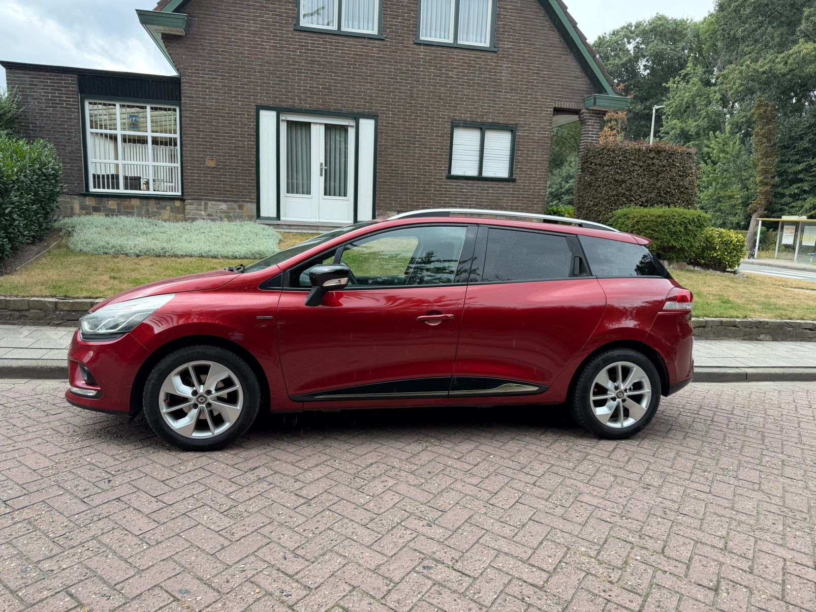 Renault Clio Grandtour 1.2i benz Airco Navi trekhaak gekeurd, https://public.car-pass.be/vhr/3f992a71-6f2e-495f-b315-b6534a1fe844