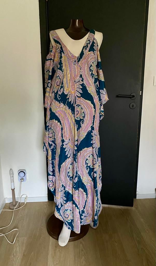 Prachtige nieuwe jurk, Kleding | Dames, Jurken, Nieuw, Maat 38/40 (M), Blauw, Onder de knie, Ophalen of Verzenden