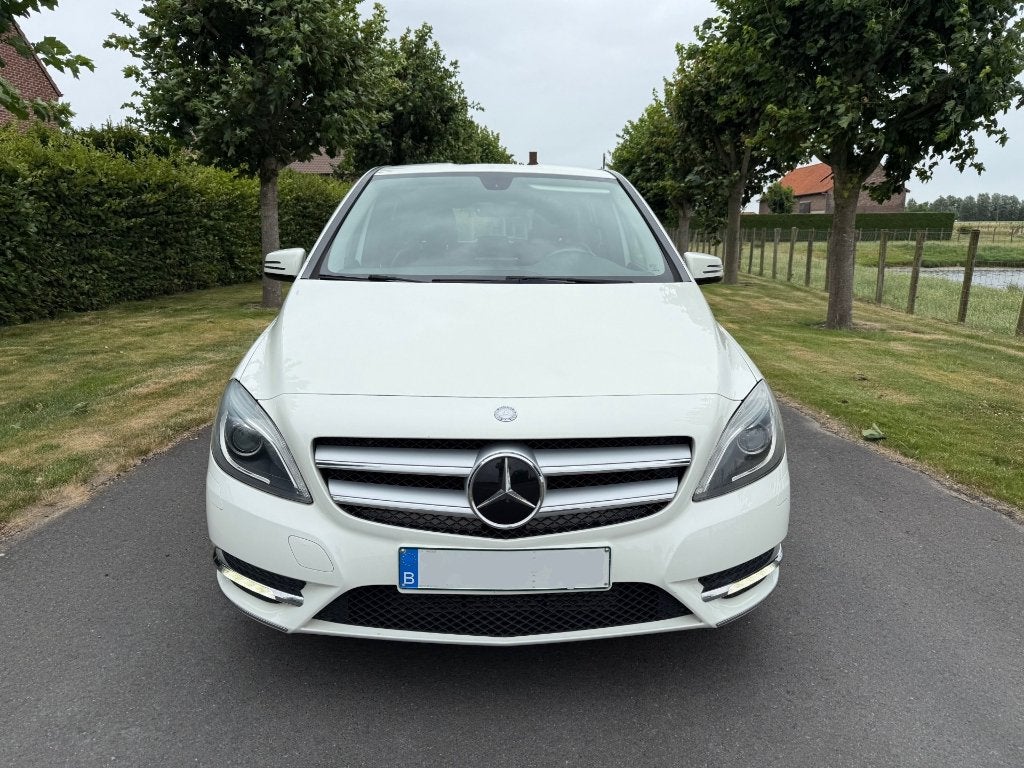 Mercedes Benz B 180 Benzine EURO 6* LED * GPS * XENON, Auto's, Mercedes-Benz, Euro 6, USB, Wit, Dealer onderhouden