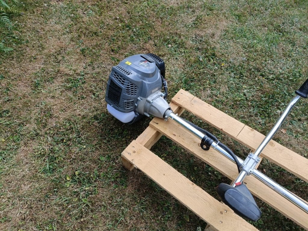 Débroussaileuse therm 2-en-1 Powerplus  (pas de livraison), Comme neuf, Enlèvement, 10 à 30 cm, Essence