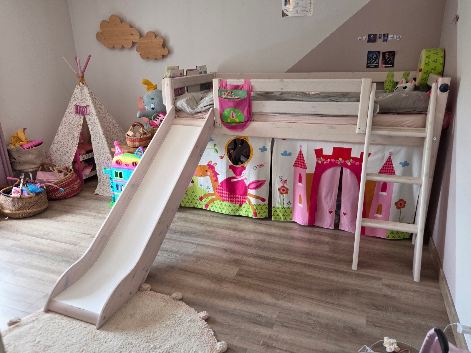 Limoenwit massief houten verhoogd bed met glijbaan, 300e, Kinderen en Baby's